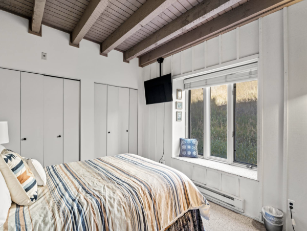 300 yards to the Slopes Sleeps 6 3 miles to Downtown